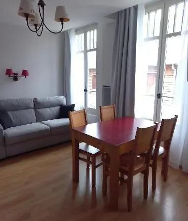 Apartment Reines Des Pyrenees, T2, Entier, Centre Luchon, Wifi, Casier A Skis, Ascenseur *