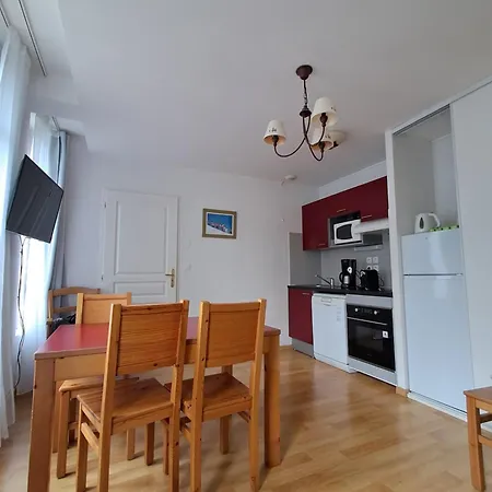 Apartment Reines Des Pyrenees, T2, Entier, Centre Luchon, Wifi, Casier A Skis, Ascenseur Bagnères-de-Luchon