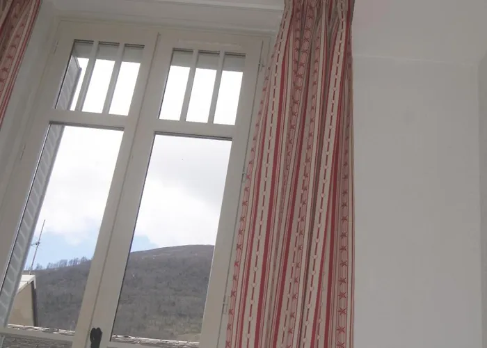 Reines Des Pyrenees, T2, Entier, Centre Luchon, Tarif Cure Thermale, Wifi, Casier A Skis, Ascenseur Bagneres-de-Luchon